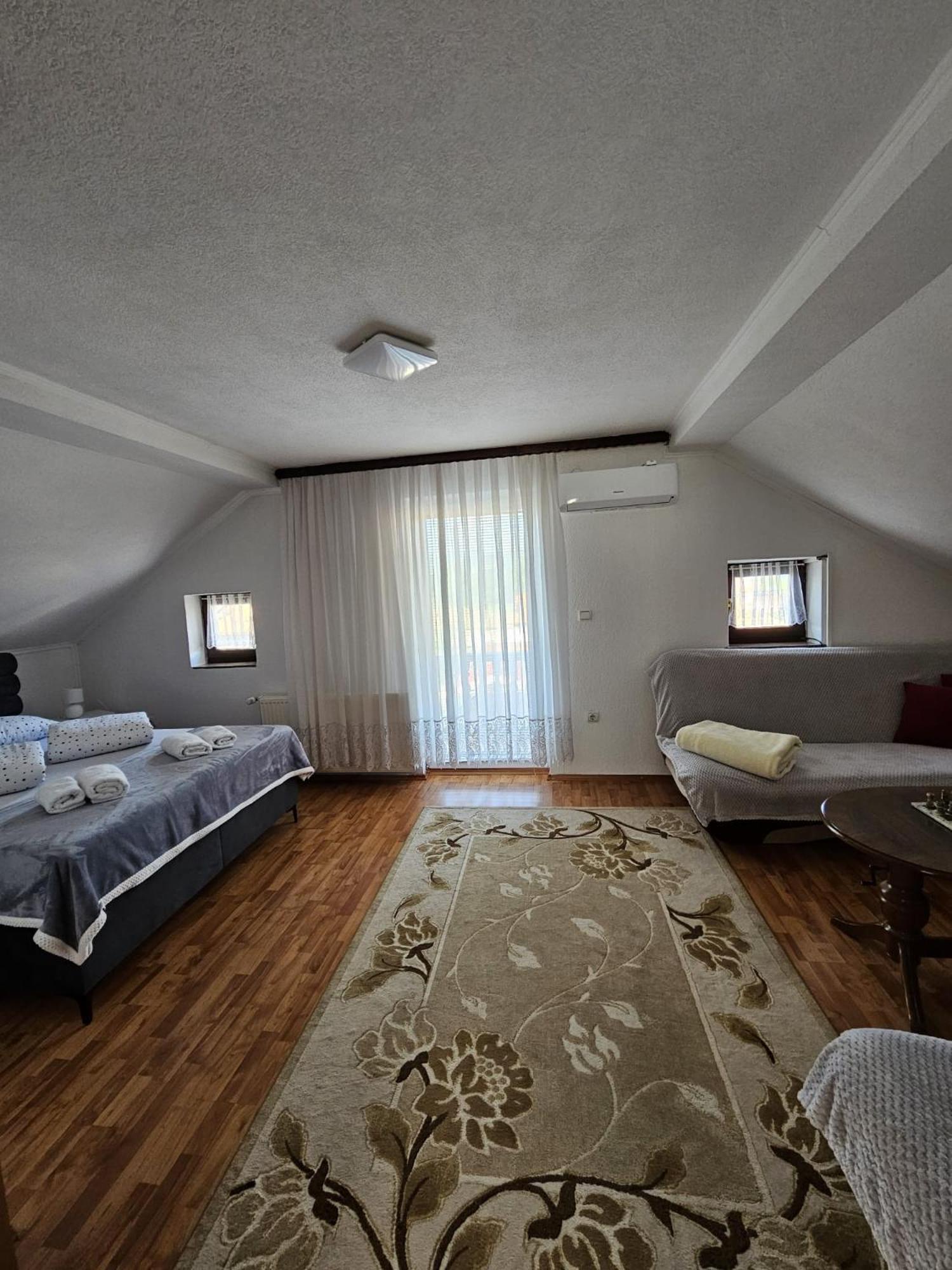 Holiday Home Peaceful Retreat Visoko Buitenkant foto