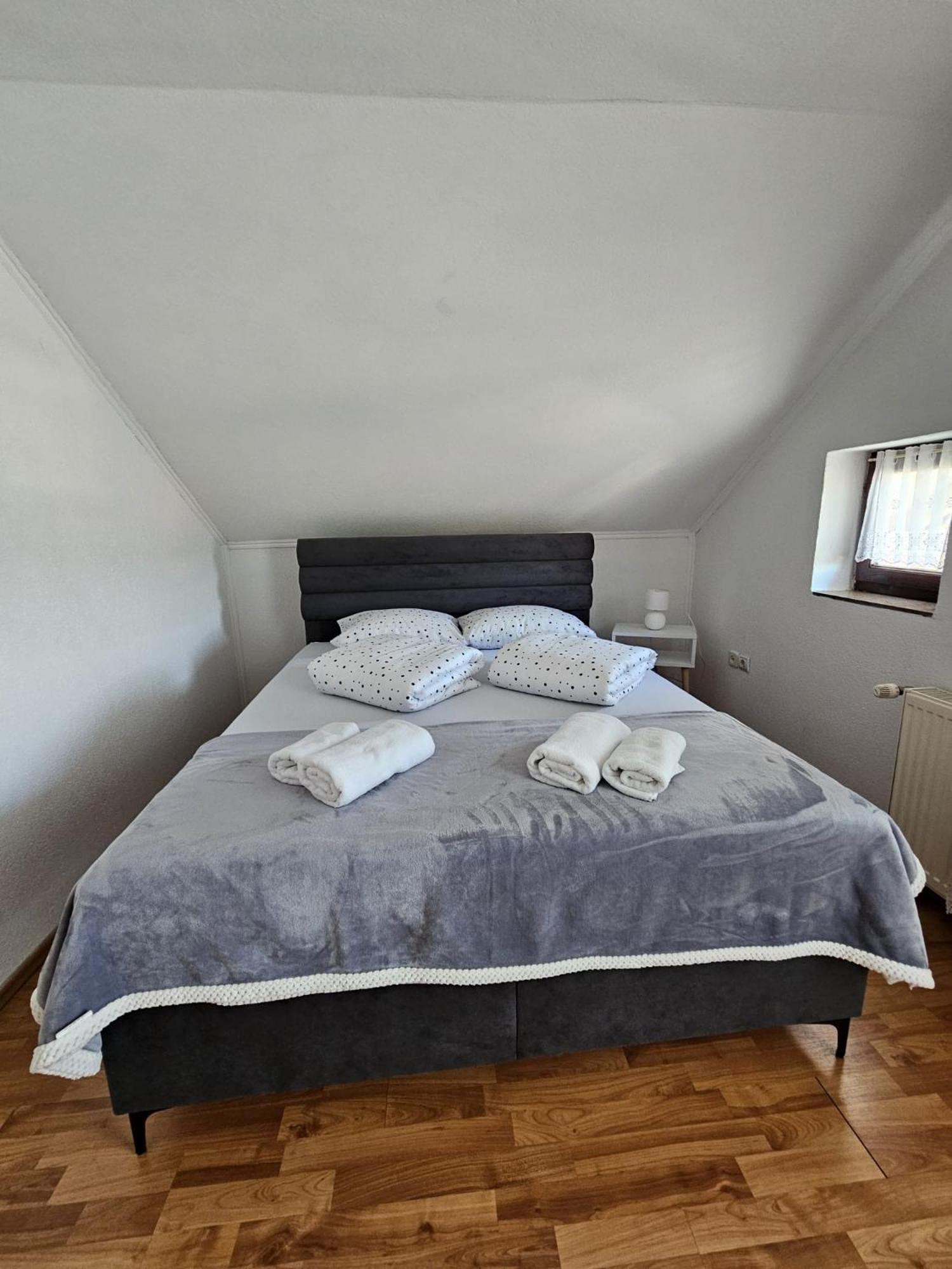 Holiday Home Peaceful Retreat Visoko Buitenkant foto