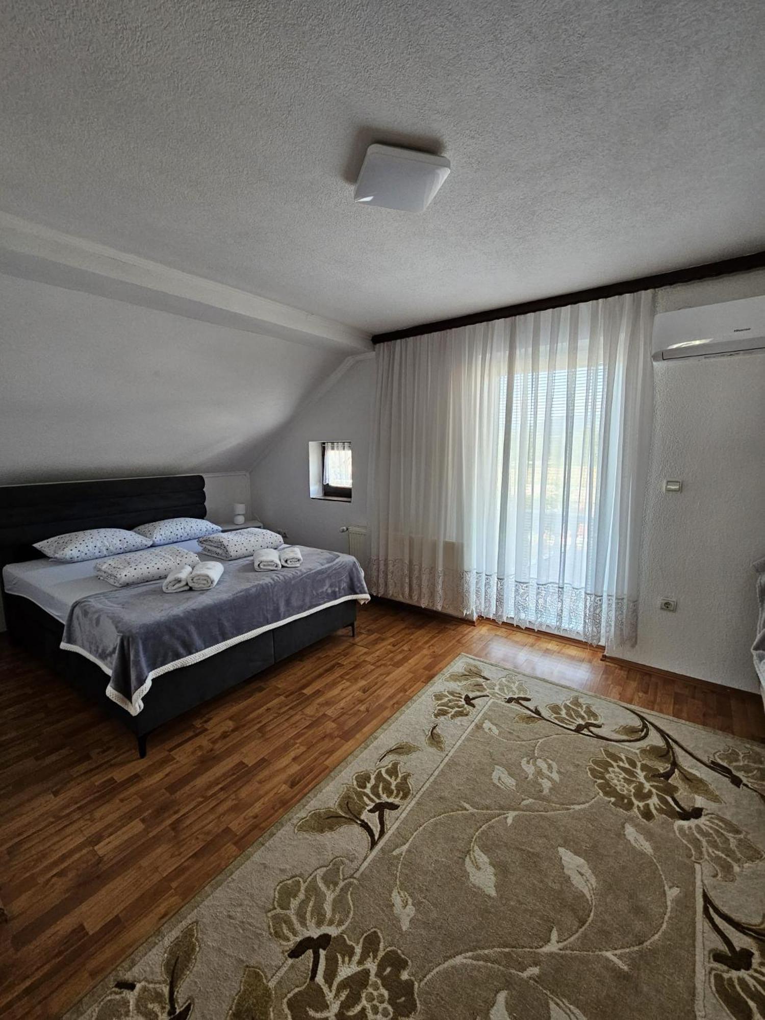 Holiday Home Peaceful Retreat Visoko Buitenkant foto